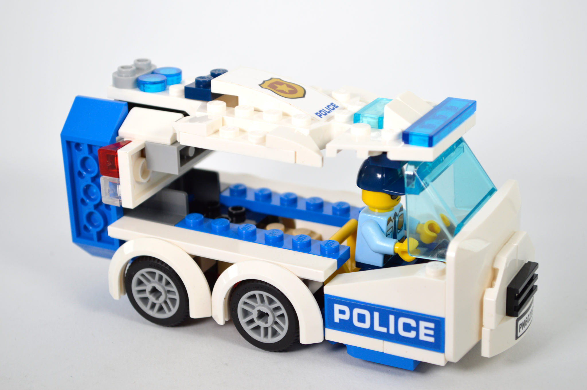 lego-city-police-transporter-cart-dorian-bricktron